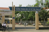 Học sinh lớp 8 bóp cổ cô giáo ngay tại lớp học