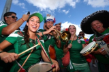 Đương kim vô địch Đức thảm bại, cổ động viên Mexico vây đại sứ quán Hàn Quốc ăn mừng rầm rộ