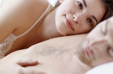 Vì sao đàn ông thường lăn  ra ngủ sau khi yêu