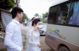 Xúc động câu chuyện sau bức ảnh cô dâu lau nước mắt ngày cưới: 'Mẹ bị ung thư, từ giờ ai đưa đi viện...'