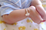 Nguy hiểm khôn lường gây ch.ết người khi cho con đeo vòng bạc mà nhiều bà mẹ không hề hay biết