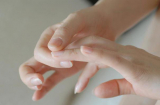 Nhìn ngay vào bàn tay, nếu thấy có những dấu hiệu này hãy mau mau đi gặp bác sĩ kiểm tra sức khỏe