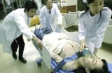 Một phụ nữ đột ngột qua đời sau khi tắm kiểu này mà quá nhiều người Việt đang mắc phải