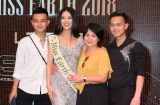 Tân Hoa hậu Trái đất Nguyễn Phương Khánh lần đầu khoe ảnh mẹ và anh em trai