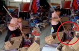 Người đàn ông dùng chân đạp những cú 'trời giáng' vào người bé trai mặc bé gào khóc van xin gây phẫn nộ