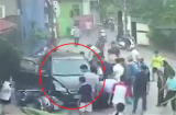 Ô tô 'điên' tông hàng loạt xe cộ khiến nhiều người bị thương ở Hà Nội