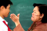 Cô giáo phạt học sinh bằng cách bắt cả lớp tát 231 cái khiến nạn nhân nhập viện