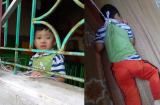 Tin mới nhất vụ 2 cô giáo mầm non dùng dây buộc bé trai 4 tuổi vào cửa sổ