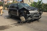 Xe Range Rover đâm nữ hiệu trưởng t.ử v.ong rồi tiếp tục đâm vào container mới dừng lại
