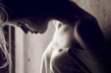 Đàn ông bật mí lý do họ đều thích chạm vào ngực phụ nữ