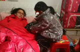 Bé gái 7 tuổi cầu xin 'mẹ ơi, mẹ bán con cho nhà giàu đi', lý do khiến hàng triệu người khóc nghẹn