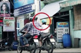 Tên cướp táo tợn chích roi điện tấn công cô gái trẻ rồi cướp xe máy giữa phố
