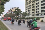 Bé gái 4 tuổi bị cha đẻ “ngáo đá” tha lang thang giữa đường Hà Nội