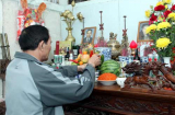 Hoa thơm và đẹp đến mấy cũng không dùng chưng trên ban thờ ngày tết kẻo tới lúc hối hận thì quá muộn