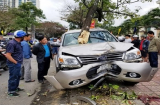 U60 điều khiển 'xe điên' lao lên vỉa hè phi gẫy cây, tông 2 mẹ con chờ xe buýt khiến một người tử vong