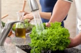 Mách bạn cách rửa rau SIÊU SẠCH giúp thoát được những căn bệnh nguy hiểm ảnh hưởng tới sức khỏe