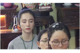 Angela Phương Trinh 'đốn tim' dân mạng với hình ảnh đi chùa giản dị khác lạ