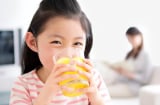 8 thực phẩm VÀNG giúp trị táo bón cho trẻ vô cùng hiệu quả, mẹ đảm không nên bỏ qua