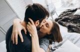 Chỉ cần tuần 3 lần trên giường ngủ: Chồng 'thỏa mãn' bằng vạn lần đi spa, vợ nhuận sắc luôn tràn đầy sinh khí