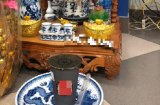 Bảo vợ đi mua đồ về thắp hương xin lộc, anh chồng 'choáng váng' với thứ cô nàng đặt trên bàn thờ