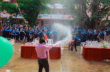 Thấy học sinh dùng súng nước bắn nhau ngày bế giảng, thầy hiệu phó làm ngay điều này khiến dân mạng 'phát sốt'