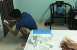 Quen 3 ngày đã vào nhà nghỉ, cô gái mòn mỏi nằm đợi nhưng chàng trai nhất quyết ngồi dưới đất làm điều này