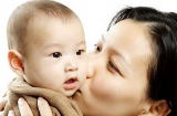 Bé sơ sinh nguy kịch, mù một bên mắt vì nụ hôn của người lớn: Yêu con như thế bằng 10 hại con