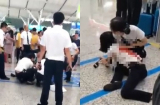 Bị lỡ tàu, cô gái trẻ nổi giận rồi làm ngay hành động này với nhân viên nhà ga khiến mọi người hoảng loạn