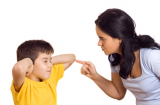 4 sai lầm khi nuôi dạy con cái mà nhiều người mắc phải khiến cho bé ngày càng xa cách bố mẹ