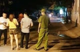 Thanh niên bị con trai chủ quán karaoke rượt đuổi rồi dùng tấm gương vỡ đâm tử vong, nguyên nhân càng khiến bất ngờ