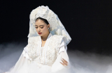 Hoàng Thùy Linh chỉ cần có 1 và trang điểm 1 kiểu thôi đã đủ ma mị và gợi cảm