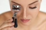 Muốn lông mi dài đẹp hãy thử áp dụng các cách làm tự nhiên này
