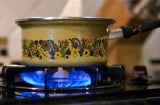 Nấu bếp gas cứ làm theo cách này: Tiết kiệm được một nửa chi phí, bà nội trợ nào cũng nên biết