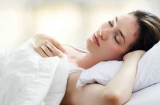 Bạn có biết nằm ngủ sai tư thế cũng khiến da mặt ngày càng đầy mụn và xấu đi