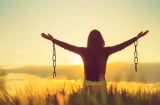 Người khôn ngoan khi bị kẻ xấu hãm hại, thay vì nóng giận, chỉ cần nói một câu sau