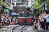Hà Nội yêu cầu xóa bỏ các tụ điểm cà phê trên phố đường tàu