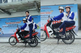 'Thị phạm” cho học sinh những kiểu ngồi xe sai cách, thầy giáo khiến dân mạng 'phát sốt' vì có biểu cảm đáng yêu