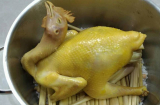 Bỏ qua gà luộc đi, gà cứ cho vào nồi cùng thứ này, không tốn 1 giọt nước vẫn chín đều ngon khó cưỡng