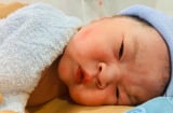 Những thiên thần chào đời đúng thời khắc đầu tiên của năm Canh Tý