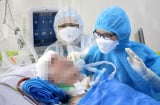 Kỳ tích: Phi công người Anh đã rơi nước mắt khi được bác sĩ hỏi thăm