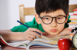 Thấy trẻ có 6 dấu hiệu bất thường, phụ huynh nên cho con đi khám mắt ngay, đừng chần chừ
