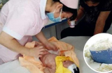 Bé 5 tháng tuổi ngộ độc nhập viện vì bà dùng thứ nước này pha sữa