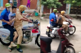 Hé lộ danh tính 'không phải dạng vừa' của nam sinh ngủ quên, được CSGT chở đi thi