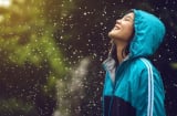 Đi mưa về 'ướt như chuột lột', hãy làm ngay 4 việc để tránh rước bệnh vào thân