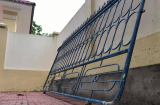 Thêm một vụ cổng trường sập, đè trúng chân học sinh