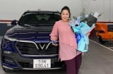 NSND Hồng Vân khoe xế hộp mới, “ông bụt” đứng sau tài trợ mới gây bất ngờ