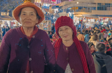 Chơi với nhau từ nhỏ, lớn lên kết làm sui gia, hai cụ 'thông gia' nắm tay nhau vi vu Đà Lạt