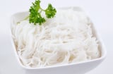 Bún ngon nhưng không phải ai cũng ăn được: Bác sĩ khuyên 4 đối tượng chớ dại đụng vào