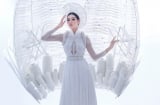 Khánh Vân khiến fan tự hào với màn xử lý khéo léo sự cố khi đang trình diễn Quốc phục ở với Miss Universe