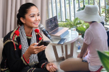Thời trang họp online ở nhà của H'Hen Niê đơn giản, thanh lịch mà tiện lợi vô cùng